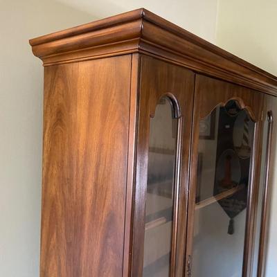 Hutch / China Cabinet