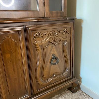 Hutch / China Cabinet