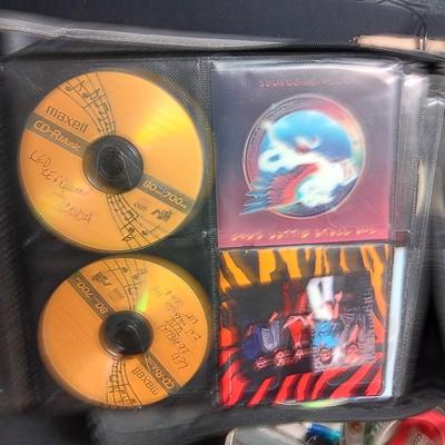 LARGE 3 RING CASE FULL OF A VARIETY OF MUSIC ON DISC