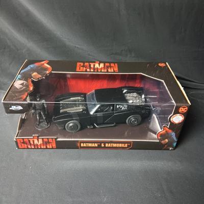 DC BATMAN & DIE-CAST BATMOBILE