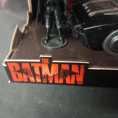 DC BATMAN & DIE-CAST BATMOBILE