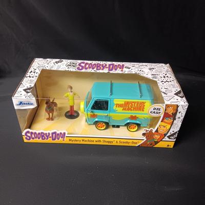 NIB DIE-CAST SCOOBY-DOO! MYSTERY MACHINE WITH SHAGGY & SCOOBY-DOO