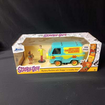 NIB DIE-CAST SCOOBY-DOO! MYSTERY MACHINE WITH SHAGGY & SCOOBY-DOO