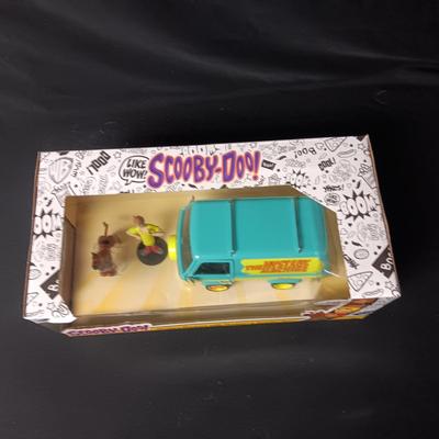 NIB DIE-CAST SCOOBY-DOO! MYSTERY MACHINE WITH SHAGGY & SCOOBY-DOO