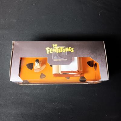 NIB DIE-CAST THE FLINTSTONES FRED FLINTSTONE & FLINTMOBILE