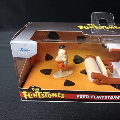 NIB DIE-CAST THE FLINTSTONES FRED FLINTSTONE & FLINTMOBILE