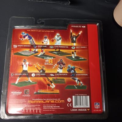 NEW KC RICH GANNON AND NY JETS CHAD PENNINGTON ACTION FIGURES