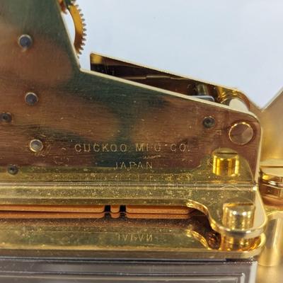 Linden Quartz Cuckoo Mfg Co. Japan