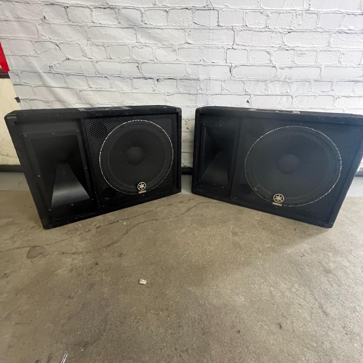 2 YAMAHA SM15V Speaker (Retail 500.00 each)