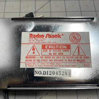 Radio Shaek UHF/VHF/FM Amplifier - 15-11138