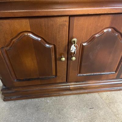 Wood gun cabinet with locks