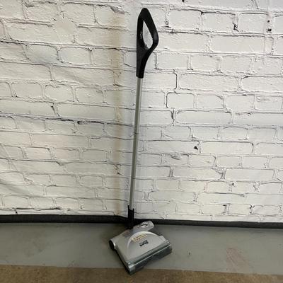 Shark Professional battery-powered sweeper (Missing power cord)