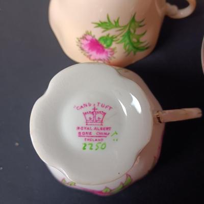 CHINA TEAPOT AND 4 CUPS & SAUCERS
