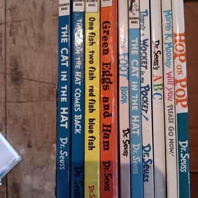 A GREAT COLLECTION OF DR SEUSS BOOKS