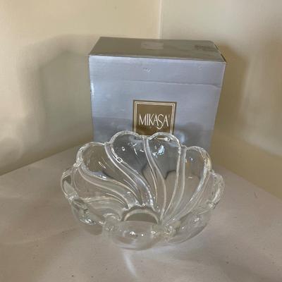 Lot of 4 Glassware