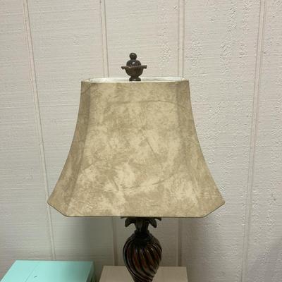Pineapple lamp with shade