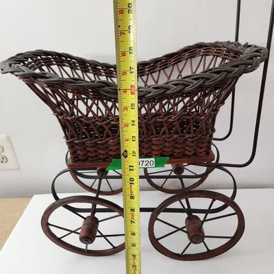 Vintage Victorian Baby Doll Carriage