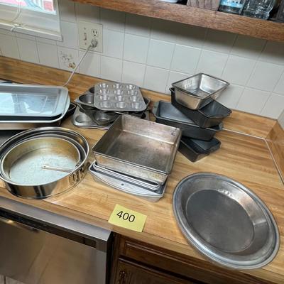 Lot of bakeware