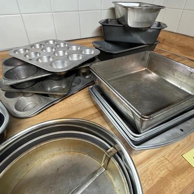 Lot of bakeware