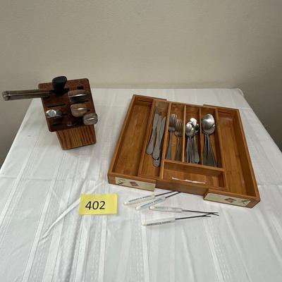 Tray and block of flatware