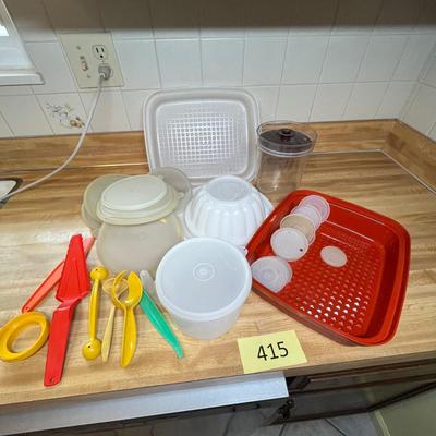 Vintage tupperware items
