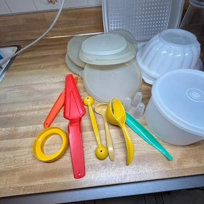 Vintage tupperware items