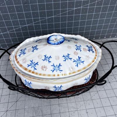 Temptations Fancy Presentable OVAL Blue and White  Oven Ware with Lid and Wire Basket carrier. NICE 