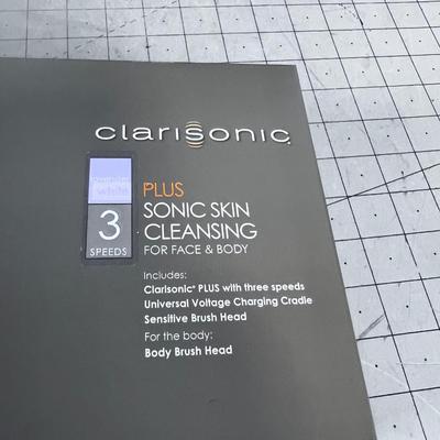 CLARI SONIC Face and Body Cleaning Machine NEW in the Package