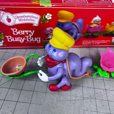 BERRY BUSY BUG, Strawberry Shortcake Caterpillar toy Vehicle 
