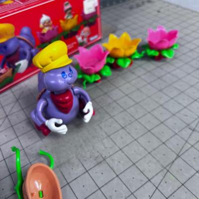 BERRY BUSY BUG, Strawberry Shortcake Caterpillar toy Vehicle 