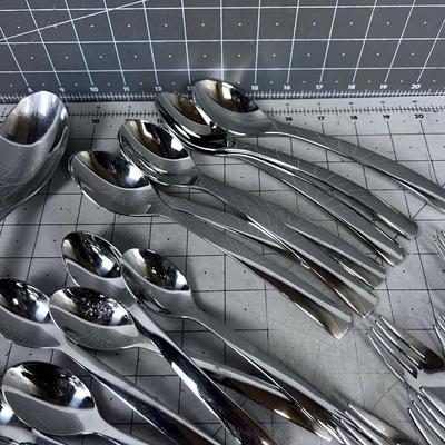 Modern Silverware Set 