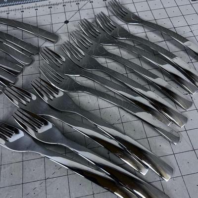 Modern Silverware Set 