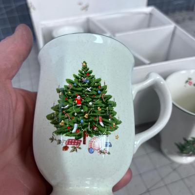 STUDIO NOVA 4 Brand New Irish Coffee Mugs with Christmas Tree Moffit