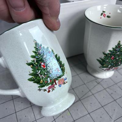 STUDIO NOVA 4 Brand New Irish Coffee Mugs with Christmas Tree Moffit