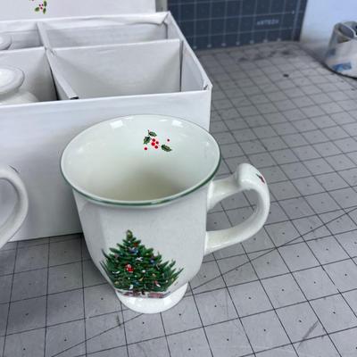 STUDIO NOVA 4 Brand New Irish Coffee Mugs with Christmas Tree Moffit
