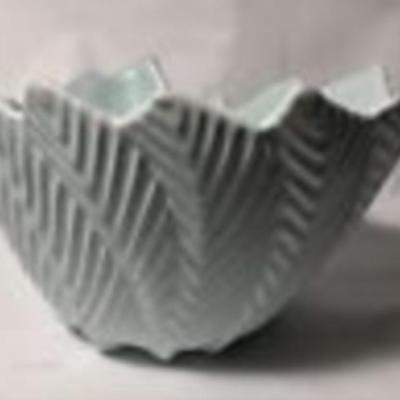 SHAWNEE POTTERY FEATHER BOWL 1702 mcm