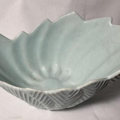 SHAWNEE POTTERY FEATHER BOWL 1702 mcm