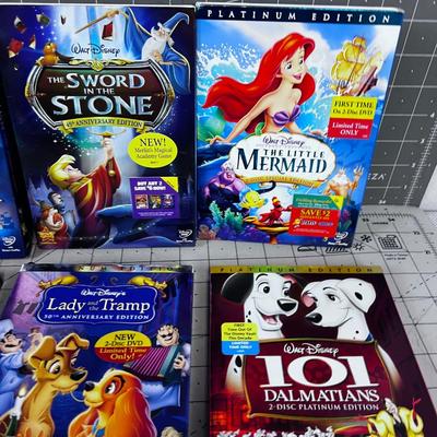 8 DISNEY Classics DVD's 