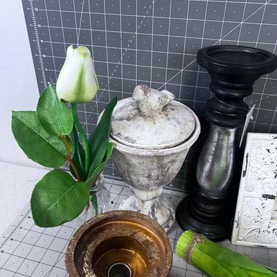 Large Spring Decorative LOT NEW: Flowers, Frames, Bird Nests 