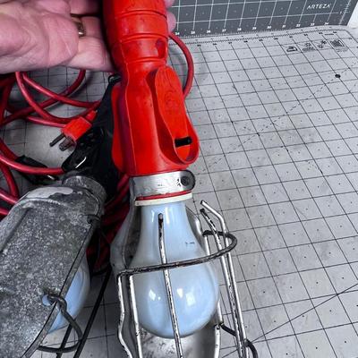 2 Drop Lights with Cords