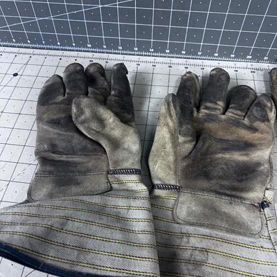 2 Pair of Welding Gloves 