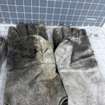 2 Pair of Welding Gloves 