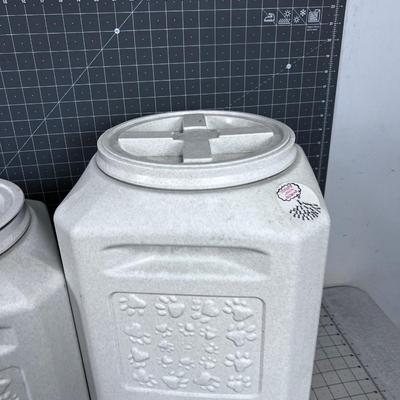 2 PET Food and Liter Containers 