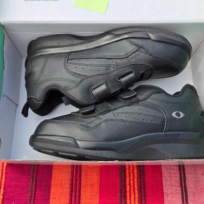 New in the Box APEX Men's Shoes