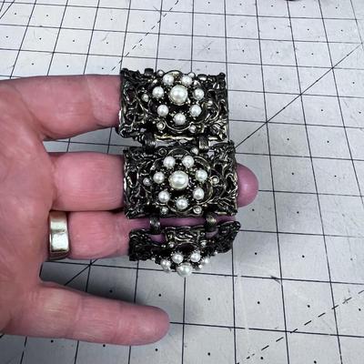 Awesome Chunky Bracelet with "Pearl" Beads 