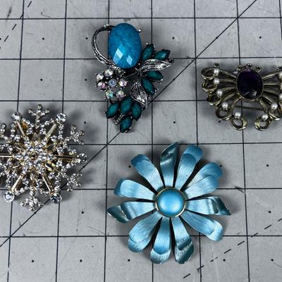 4 Vintage Pins 