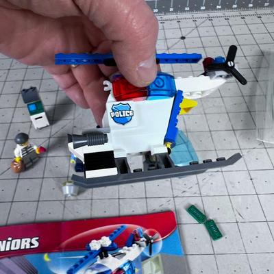 LEGO Juniors Set 10720 Police Helicopter and Bank ATM Robber