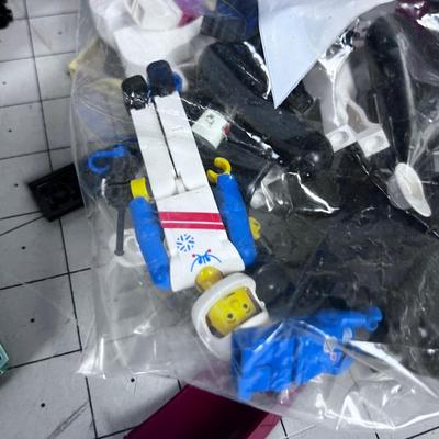 LEGO PILE - Good Vintage Stuff: Star Wars, Castle, Figures, Harry Potter Maybe? 