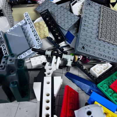 LEGO PILE - Good Vintage Stuff: Star Wars, Castle, Figures, Harry Potter Maybe? 