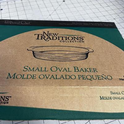Pampered Chef NEW Traditions. OVAL BAKER, NEW 